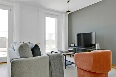 Image de Chic Landstraße 2br w/ Elevator & Playglound, Calm Area, by Blueground