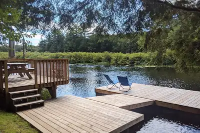 Image de Modern Riverside Cottage on the edge of Algonquin Park