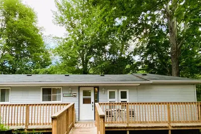 Image de welcome to the Barefoot Bungalow with lake views