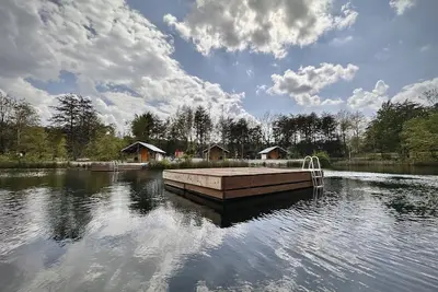 Image de Three Lakeside Canvas Cottages group  campsite at  Parakeet Cove