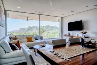 Image de Luxe ocean-view condo with balcony, grill & outdoor pool