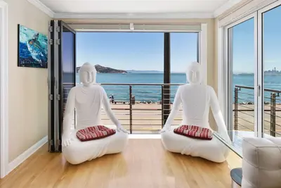 Image de Modern waterfront home with San Francisco Bay Views and Large Deck