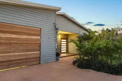 Image de 6 Kestrel Place - Newly listed Marina property