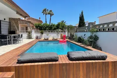 Image de Magnifique maison avec piscine privée.