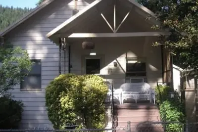 Image de Dunsmuir Tin Roof Cottage