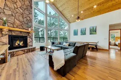 Image de Built for large groups with luxury accommodations - An at home feel for everyone