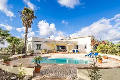 Image de Belle villa avec piscine privée et vue sur la mer