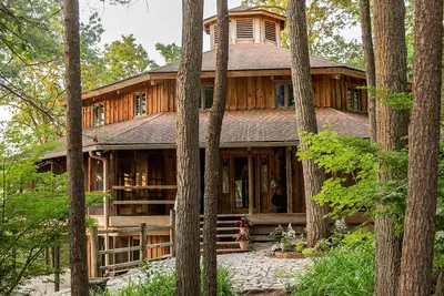 Image de 15 Bedroom, Hot tub, Put Put, Pond, Pool Table