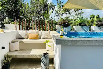 Image de ✩ Private Rooftop Pool ✩ Bike to Ruins or Beach ✩