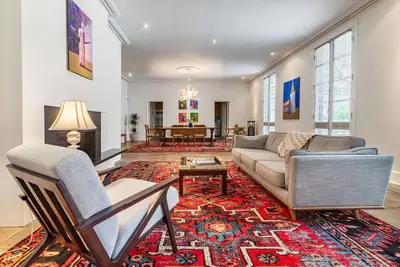 Image de Impeccable Midcentury Modern Home with Large Courtyard by Lucky Savannah