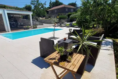 Image de This house is ideal for 4 tourists. It offers a private pool, a closed garden.