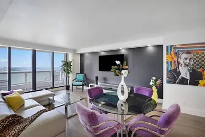The Bond! - 3 Bedroom, Oo7 Vibes with Penthouse Water and Park Views!
