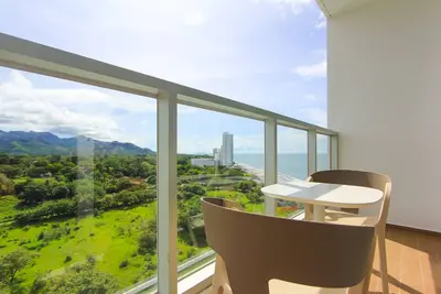 Image de Brand New June 2022 steps from the beach sleeps 4!