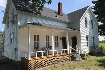 Image de Farmhouse centered in Petoskey Wine Region