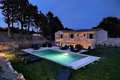 Image de Le Mas du Laga avec piscine au sel chauffée privée en Drôme Provençale