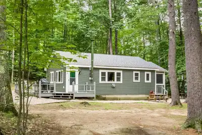 Image de Adirondack inspired cottage with access to association beach on Lake Winni