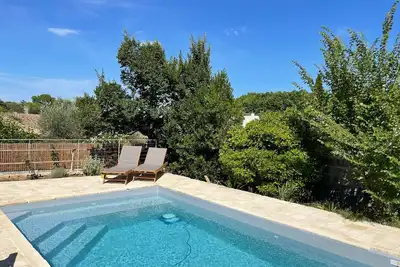 Image de Studio indépendant - Terrasse et piscine (en été)