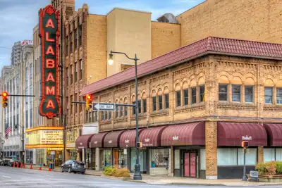 Image de Comfortable/ Spacious Home Away from home Living