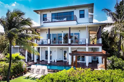 Image de Deckhouse Located at The Ritz-Carlton, Grand Cayman