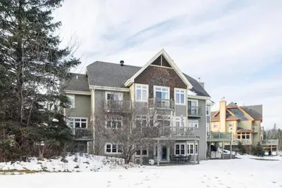 Image de Serenity Peaks Lodge by InstantSuites-LaBete Golf