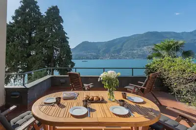 Image de Front Lake Apartment with Private Funicular
