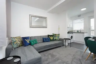 Image de 2 bed Southsea Apartment With Private Terrace & Free Parking