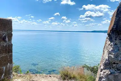 Image de Lighthouse & Lake Views!