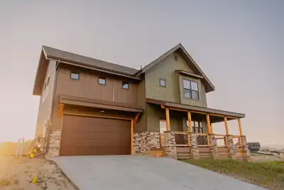 Image de Book your summer trip! Hiking, biking, boating and shopping! Hot tub included!