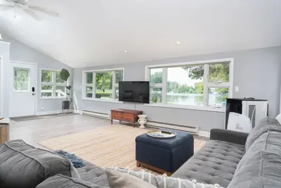 Image de *New Lake house/18 miles from Aa! 4br/Sleeps 9*