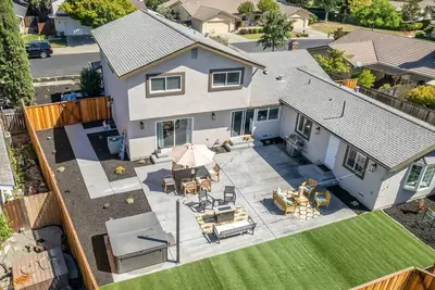 Image de Newly Renovated Wine Country Home w/ Guest House