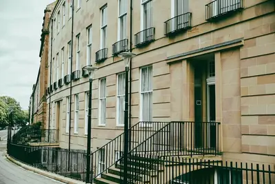 Image de Modern 2 bedroom city centre apartment with parking