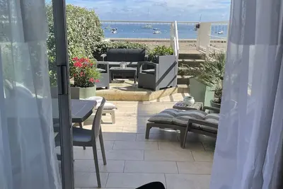 Image de Une terrasse de plain-pied sur la plage