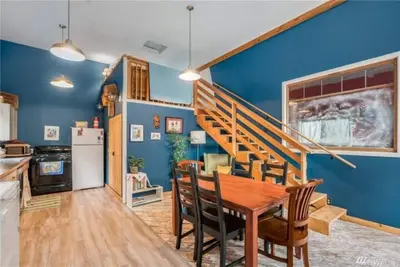 Image de Guesthouse 1/4mi to Lowman Beach! Outdoor patio and firepit, wood fireplace