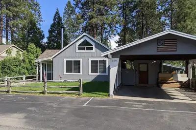 Image de Charming town home 8 min to Lake Almanor, 35 min to Mt. Lassen