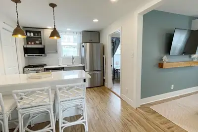 Summer Wind cottage - newly renovated - sleeps 6