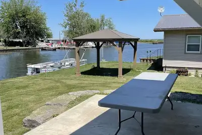 Image de Cozy Family Cottage on Lake Erie Waterway