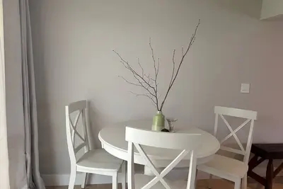 Image de Charming single level updated home~Centrally located