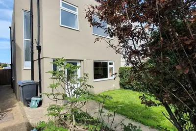 Image de ‘Rose House’. Bbq and garden. Ideal for couples/families! Near town and seaside.