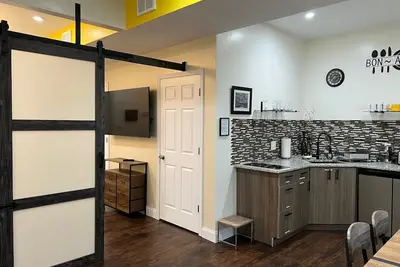 Image de Uber Close to Hot Spots in Ohio City, Cleveland (Lower)