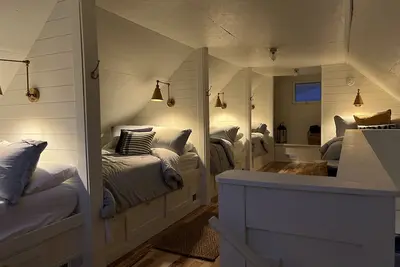 Image de New Listing! ! Renovated Carriage House in Downtown Grand Haven Booking Now! !