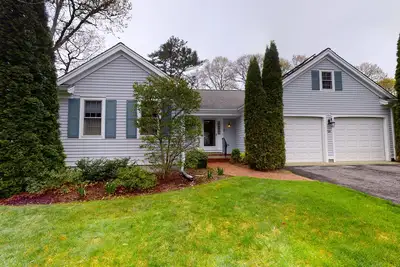 Image de Dog-friendly cape home with Wifi, deck, grill, fireplace, & outdoor shower