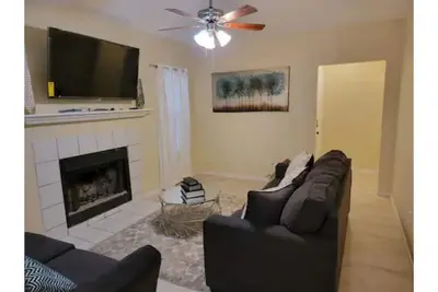 Cheerful 3 Bedroom with free Onsite Parking