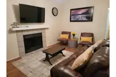 Image de Bold, Bright, Beautiful Home in Arlington