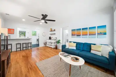 Image de Home away from home! Traveling for work?