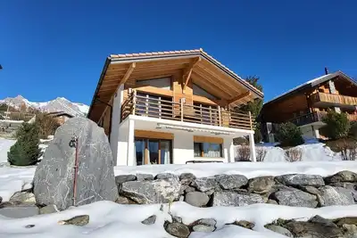 Image de Magnifique Chalet Souvenir, rénové, à deux pas des bains