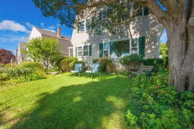 Image de Right on the Cape Cod Canal and bike path!