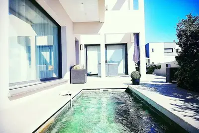 Image de Villa de standing à quelques kilomètres des plages