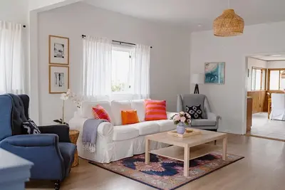 Image de Steps to Beach | Cozy Grand Beach Cottage
