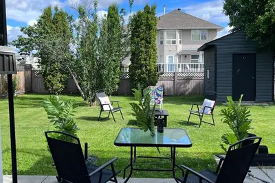 Image de Clean, Comfy, Quiet(ish) — Your Home Away From Home 🦋