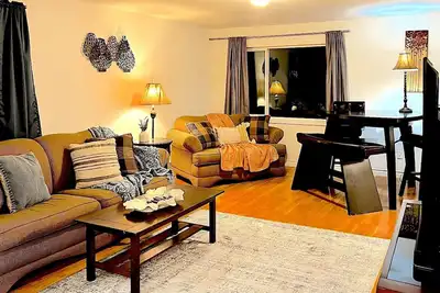 Image de Airport Aurora  - Near Airport, Shopping, and Best Sushi in Town!